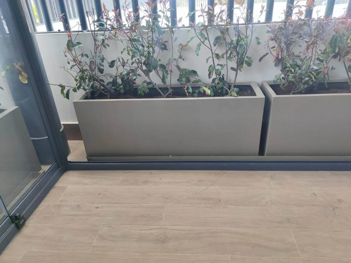 jardinera de fibra de vidrio terraza madrid
